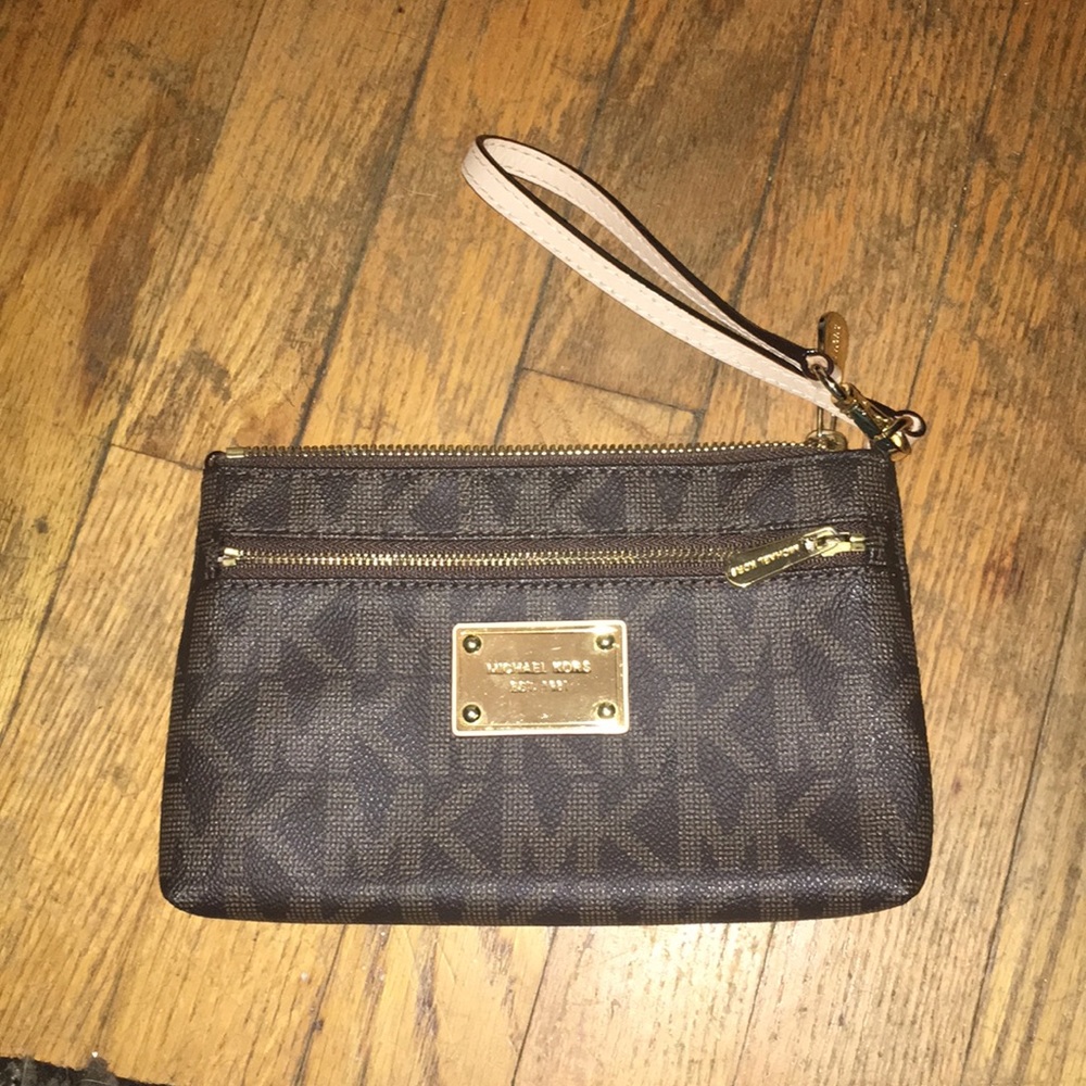 Michaels kors mini purse. Classic brown w/ pattern